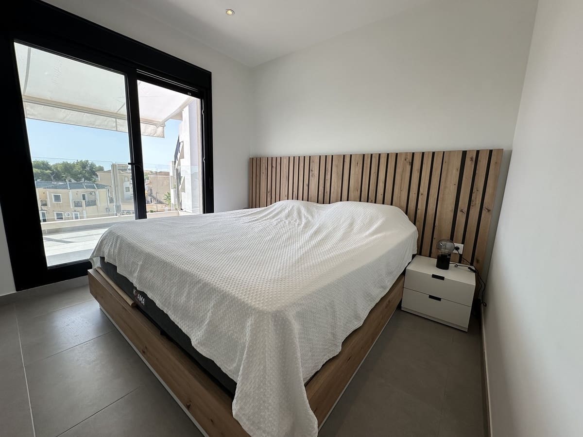 2 soveværelse Penthouse til salg i Villamartin med swimmingpool garage - € 399.500 (Ref: 9177952)