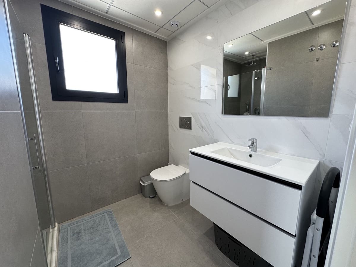 2 makuuhuone Kattohuoneisto myytävänä paikassa Villamartin mukana uima-altaan 
autotalli - 399 500 € (Ref: 9177952)