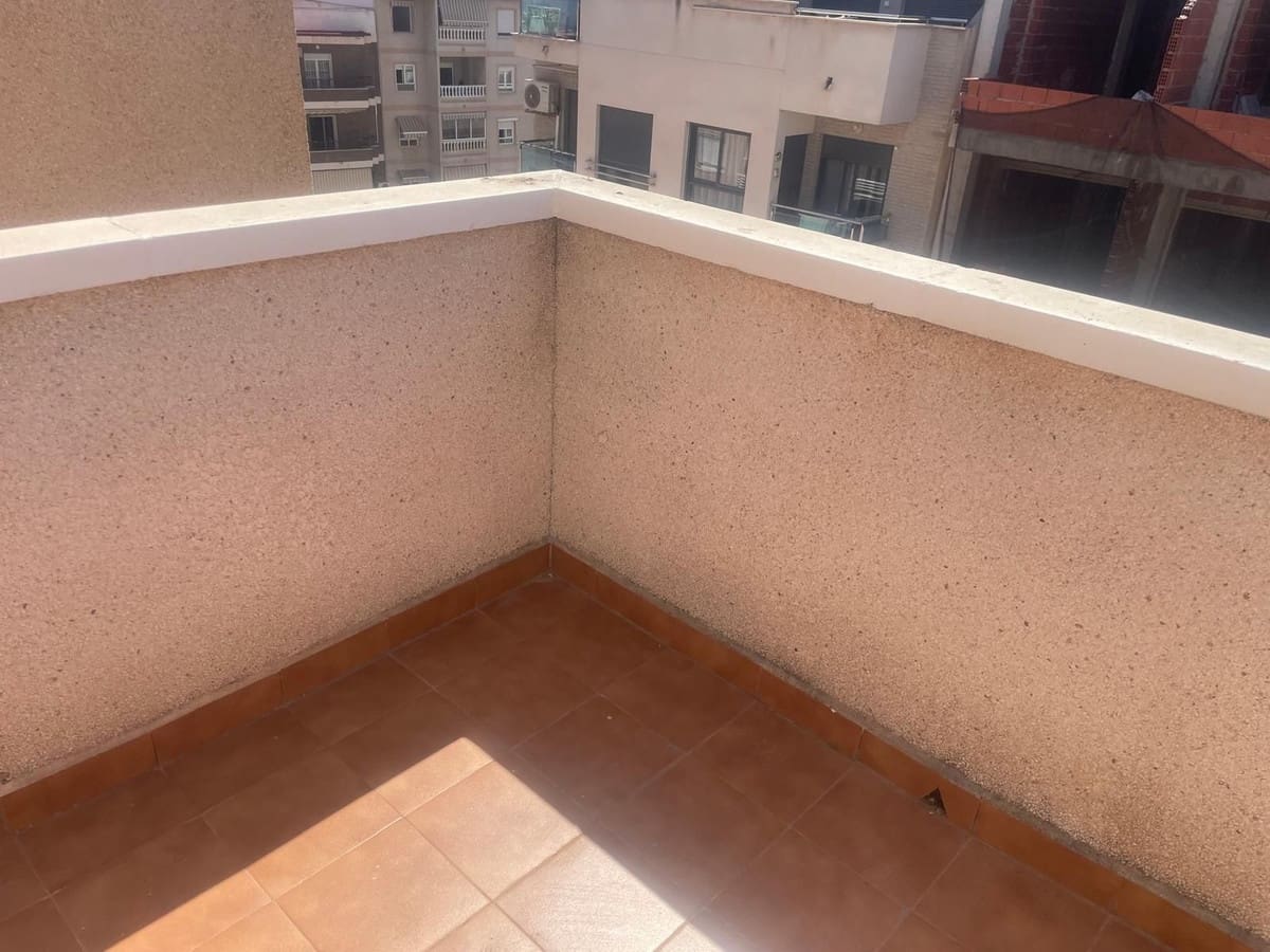 2 soveværelse Penthouse til salg i Torrevieja med swimmingpool garage - € 124.000 (Ref: 9180766)