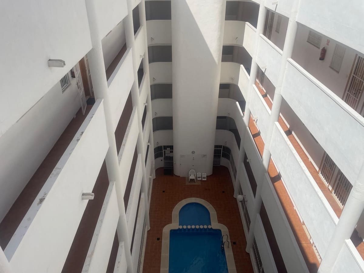 2 soveværelse Penthouse til salg i Torrevieja med swimmingpool garage - € 124.000 (Ref: 9180766)