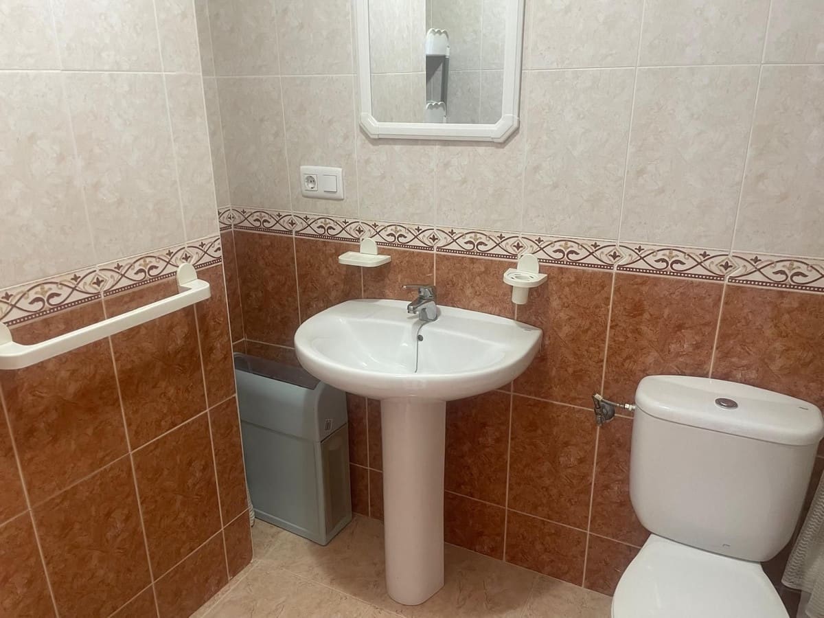 2 bedroom Penthouse for sale in Torrevieja with pool garage - € 124,000 (Ref: 9180766)