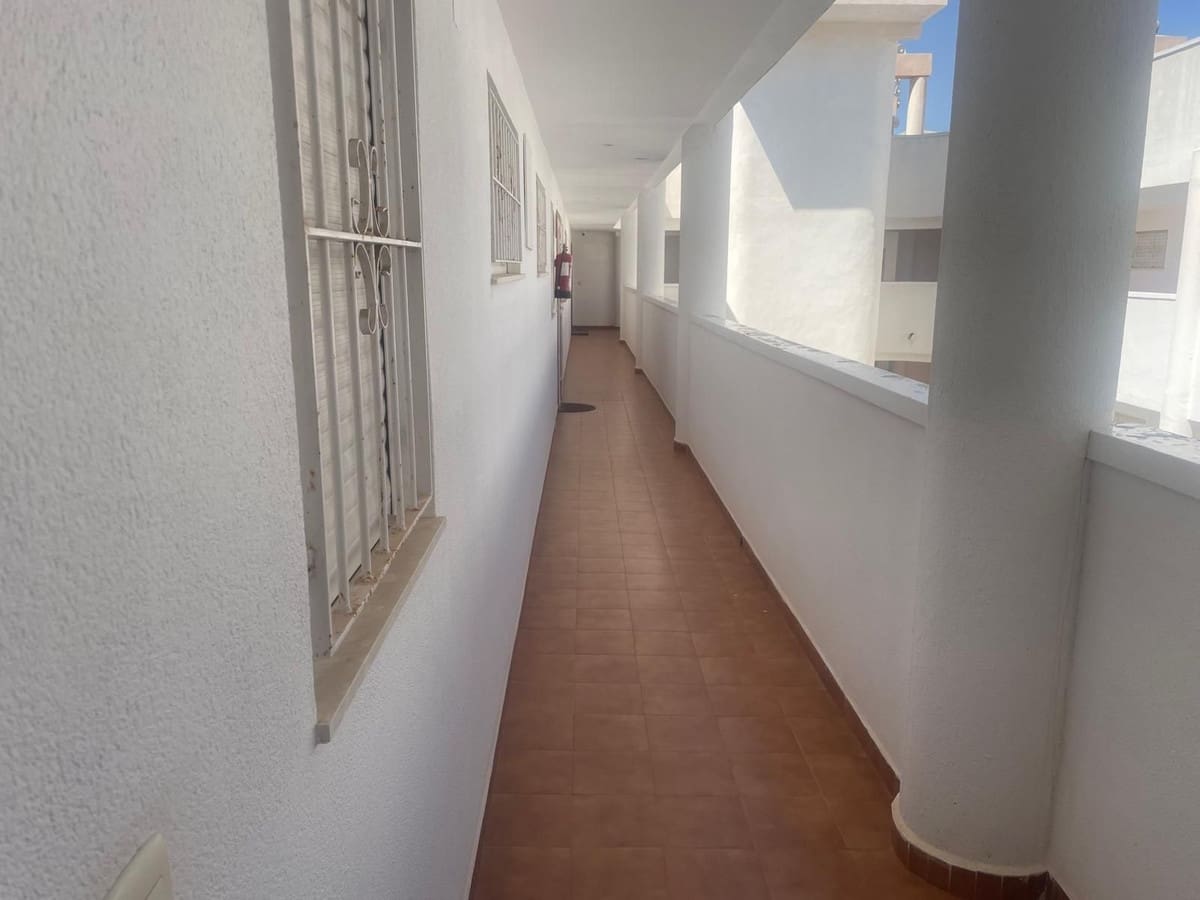 2 bedroom Penthouse for sale in Torrevieja with pool garage - € 124,000 (Ref: 9180766)