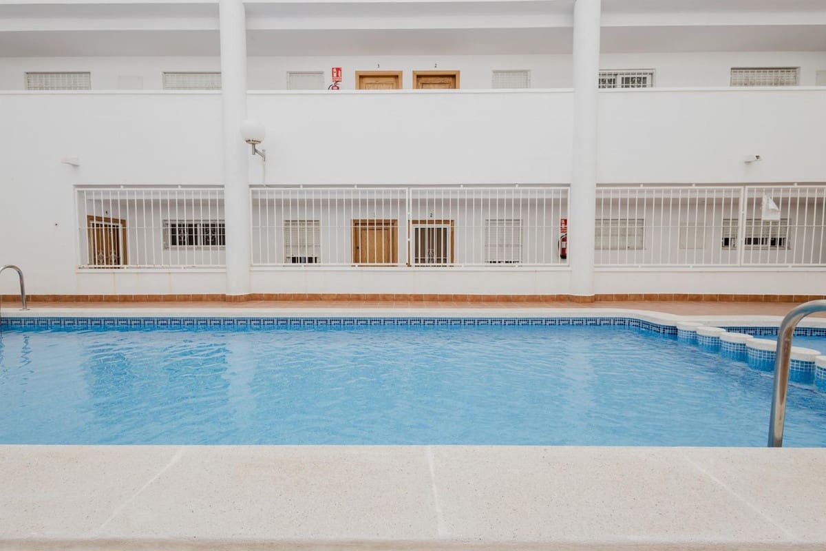 2 soveværelse Penthouse til salg i Torrevieja med swimmingpool garage - € 124.000 (Ref: 9180766)