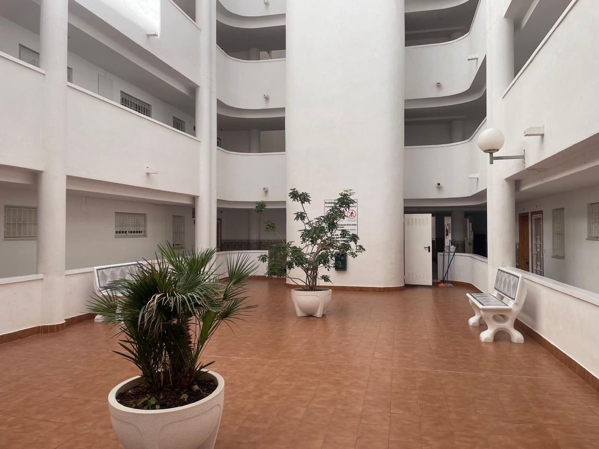2 soveværelse Penthouse til salg i Torrevieja med swimmingpool garage - € 124.000 (Ref: 9180766)