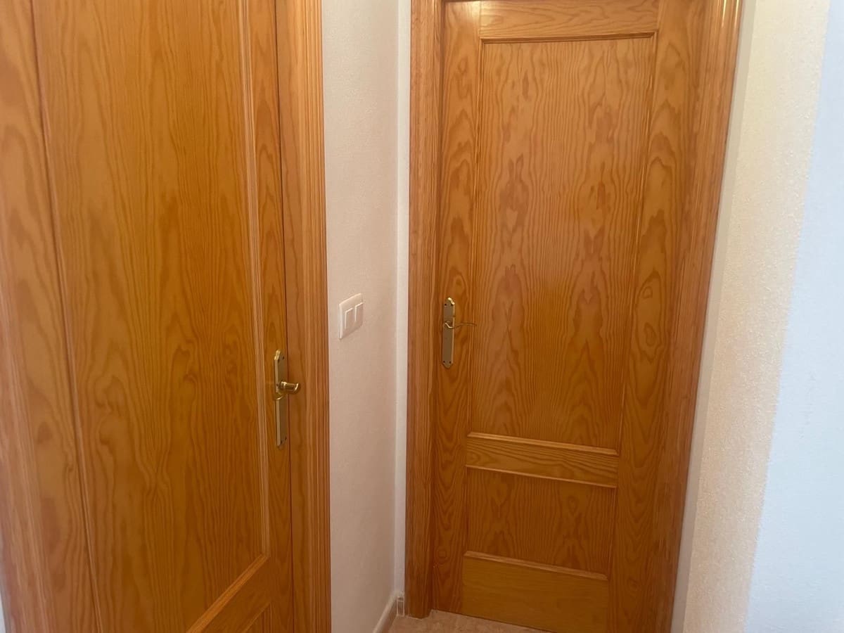 2 bedroom Penthouse for sale in Torrevieja with pool garage - € 127,000 (Ref: 9180766)