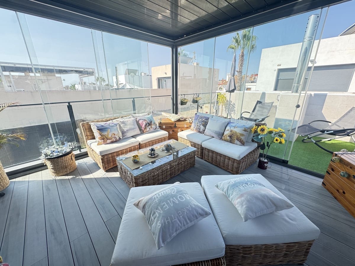 2 soveværelse Bungalow til salg i Villamartin med swimmingpool - € 339.000 (Ref: 9180771)