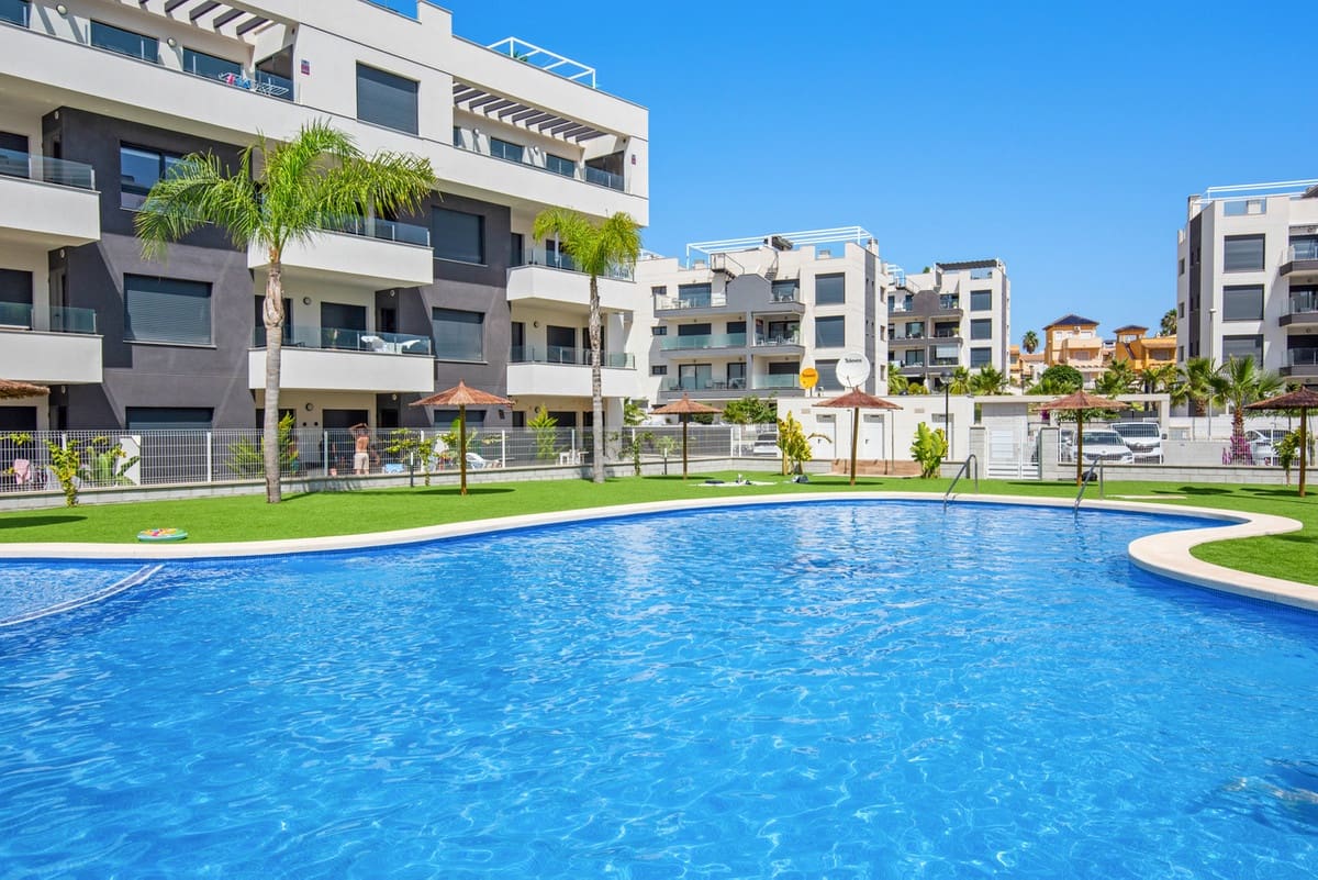 2 bedroom Penthouse for sale in Villamartin with pool garage - € 329,995 (Ref: 9192043)