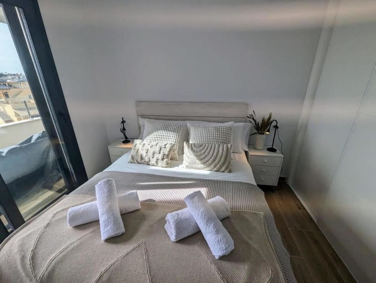 2 slaapkamer Penthouse te koop in Villamartin met zwembad garage - € 329.995 (Ref: 9192043)