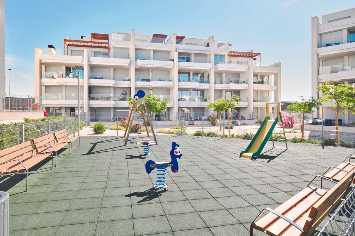 2 soveværelse Penthouse til salg i Playa Flamenca med swimmingpool - € 309.950 (Ref: 9192046)