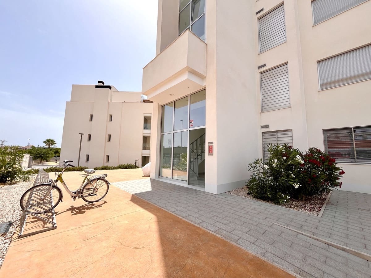 2 soveværelse Penthouse til salg i Playa Flamenca med swimmingpool - € 309.950 (Ref: 9192046)