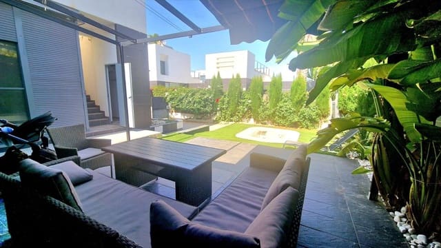 2 bedroom Townhouse for sale in Algorfa with pool garage - € 199,000 (Ref: 9195242)