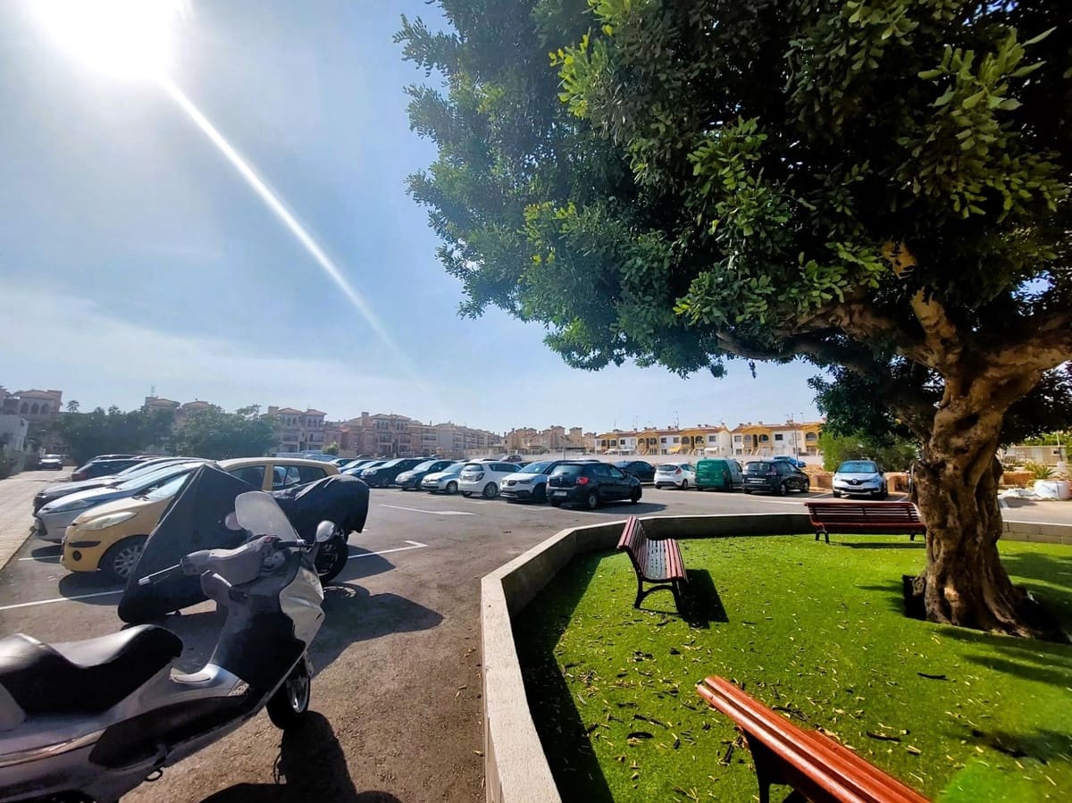 2 soveværelse Penthouse til salg i Playa Flamenca med swimmingpool - € 147.000 (Ref: 9201846)