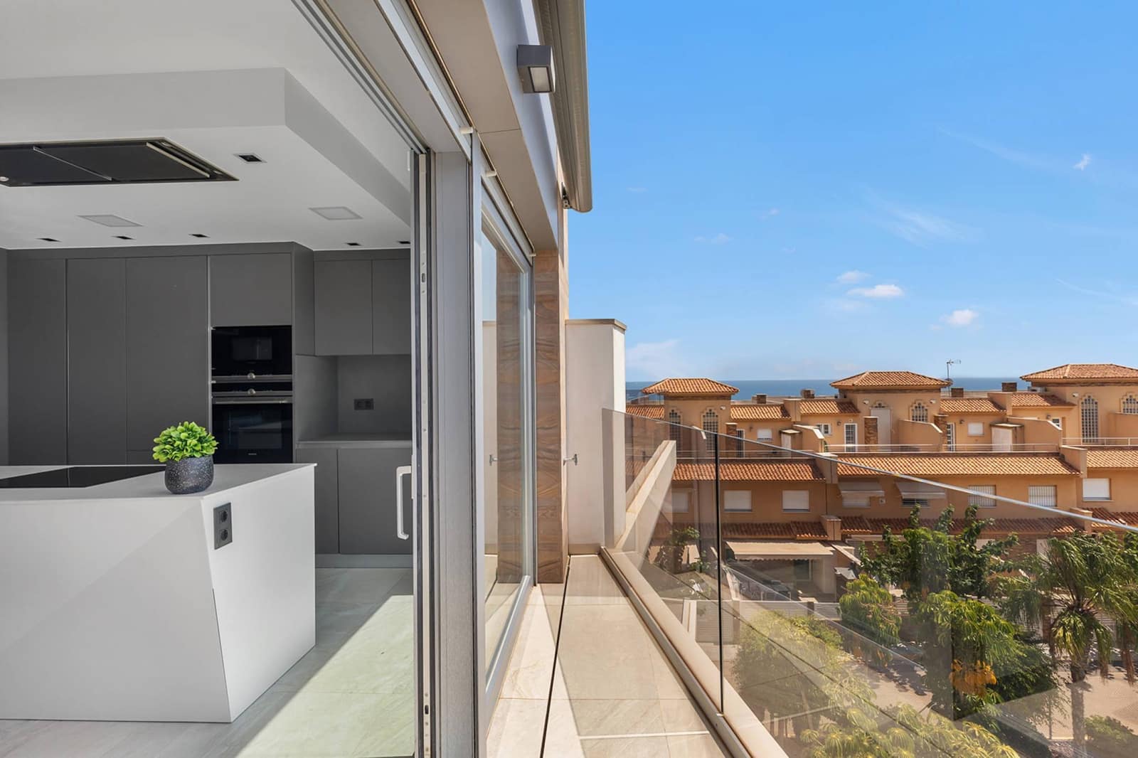 3 sypialnia Penthouse na sprzedaż w Cabo Roig z basenem garażem - 750 000 € (Ref: 9206299)
