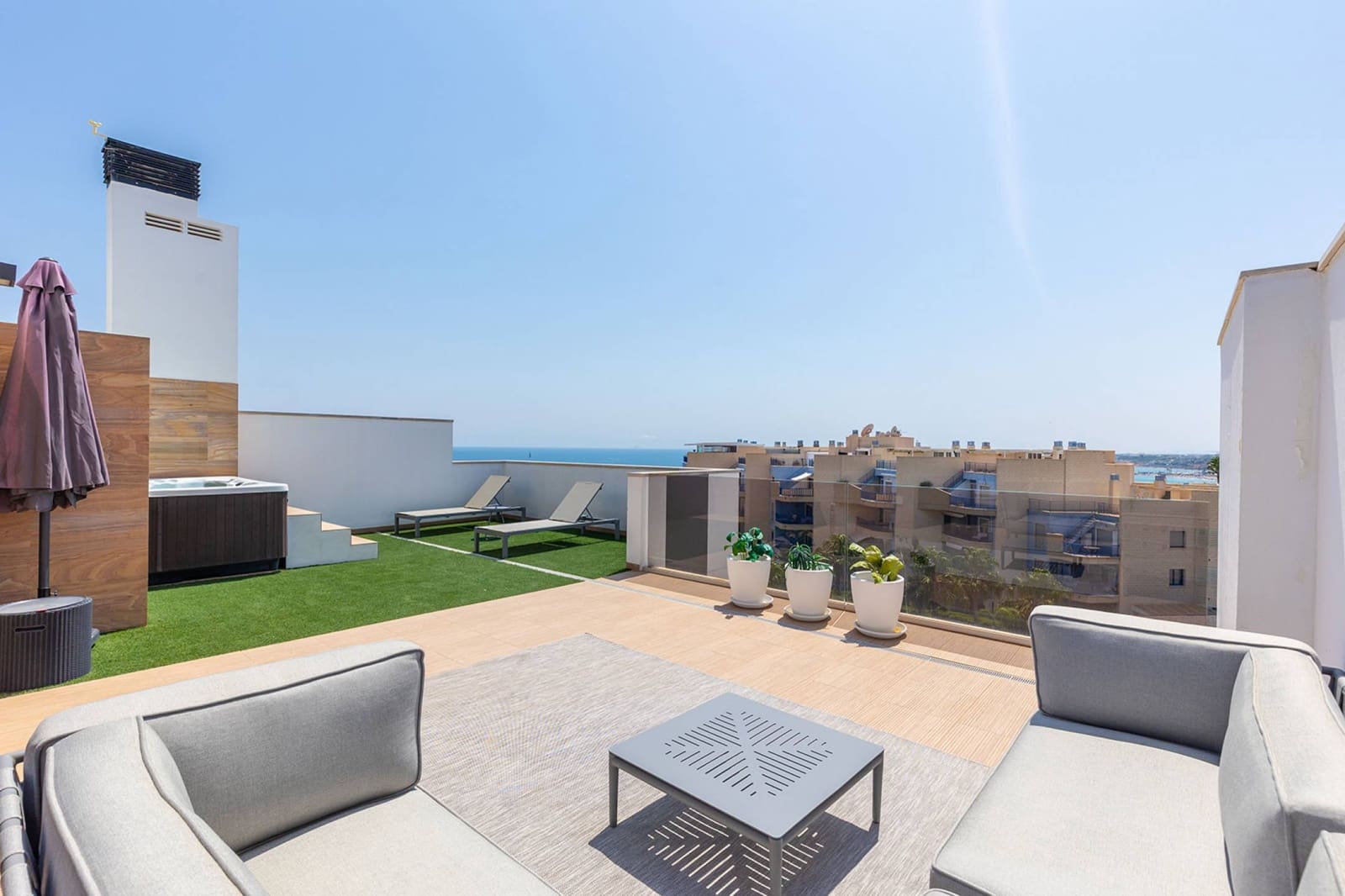 3 sypialnia Penthouse na sprzedaż w Cabo Roig z basenem garażem - 750 000 € (Ref: 9206299)