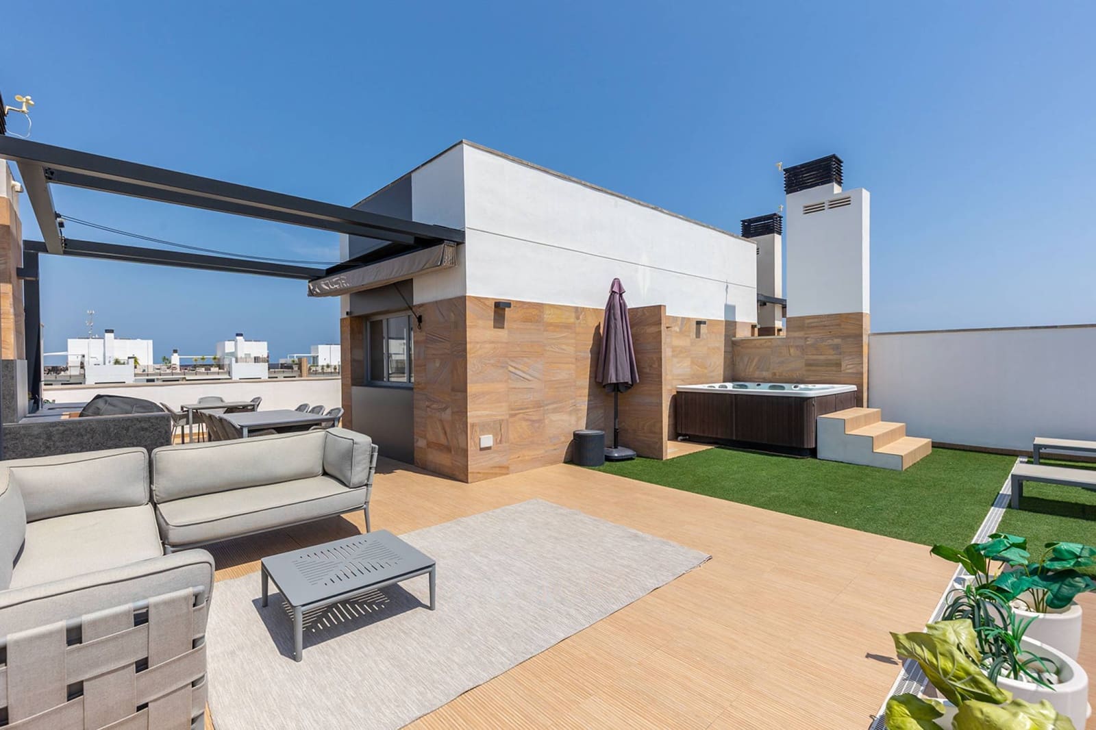 3 sypialnia Penthouse na sprzedaż w Cabo Roig z basenem garażem - 750 000 € (Ref: 9206299)