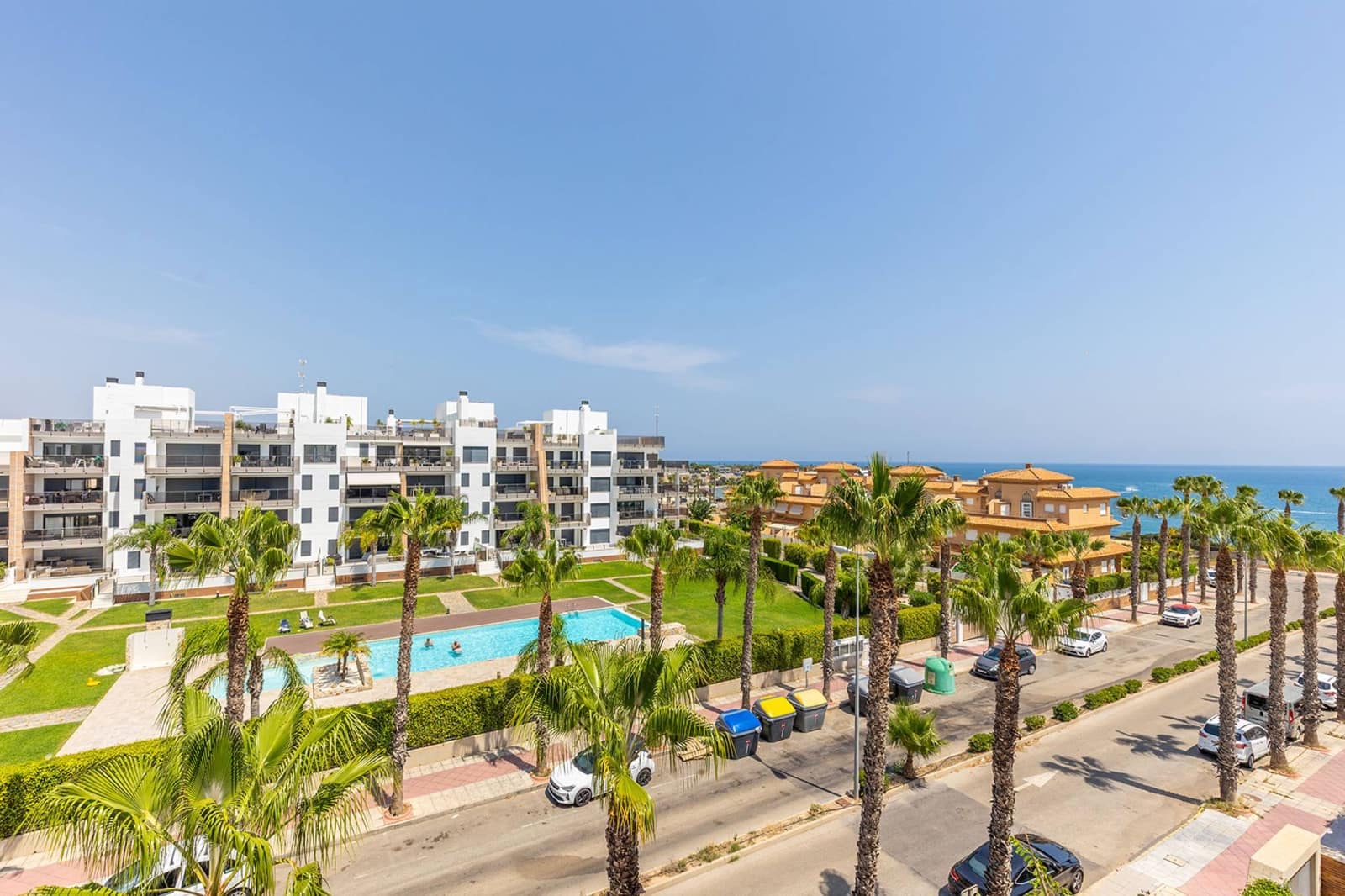 3 sypialnia Penthouse na sprzedaż w Cabo Roig z basenem garażem - 750 000 € (Ref: 9206299)