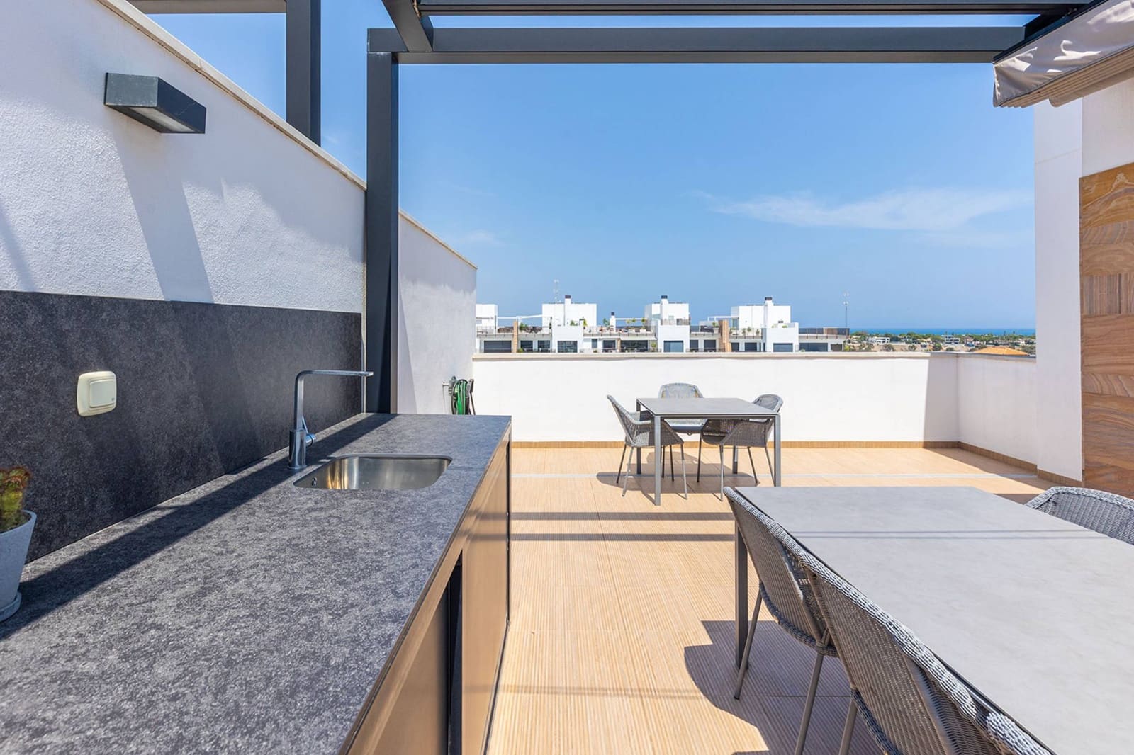 3 sypialnia Penthouse na sprzedaż w Cabo Roig z basenem garażem - 750 000 € (Ref: 9206299)