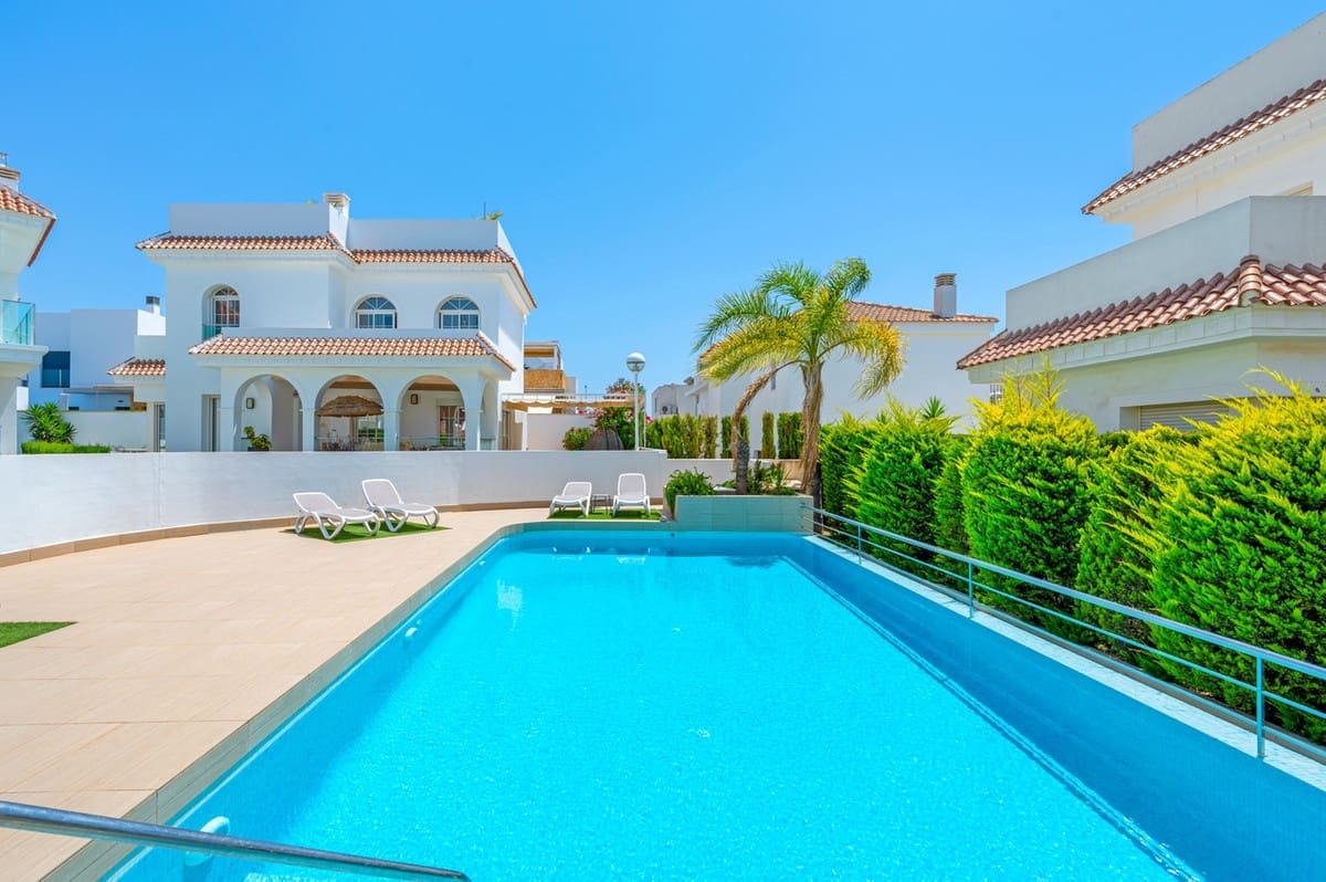 2 soveværelse Penthouse til salg i Ciudad Quesada med swimmingpool garage - € 299.000 (Ref: 9209380)