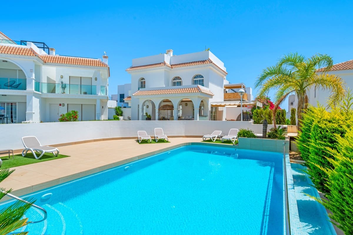 2 soveværelse Penthouse til salg i Ciudad Quesada med swimmingpool garage - € 299.000 (Ref: 9209380)