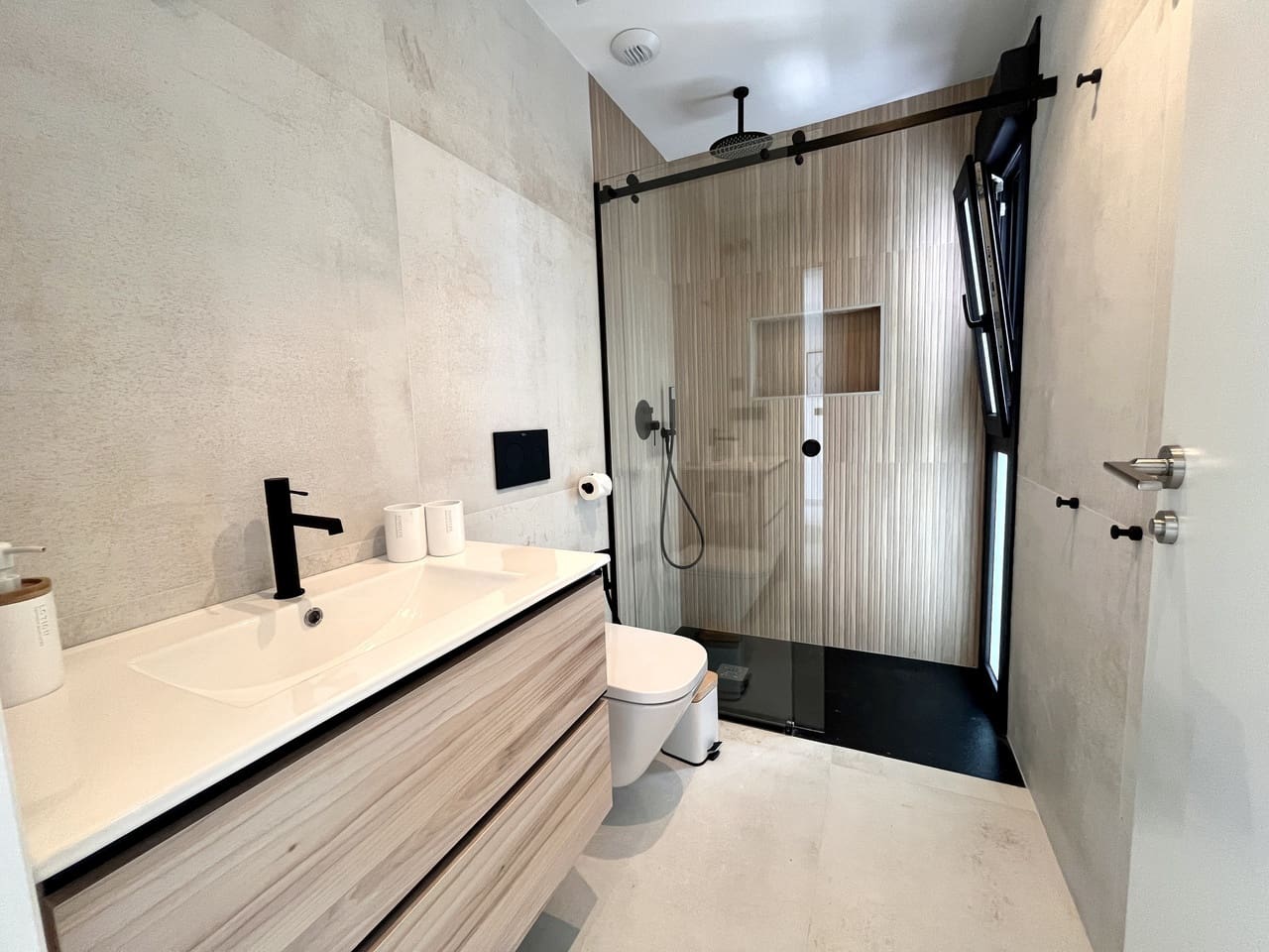 2 makuuhuone Huoneisto myytävänä paikassa La Zenia mukana uima-altaan 
autotalli - 360 000 € (Ref: 9231999)