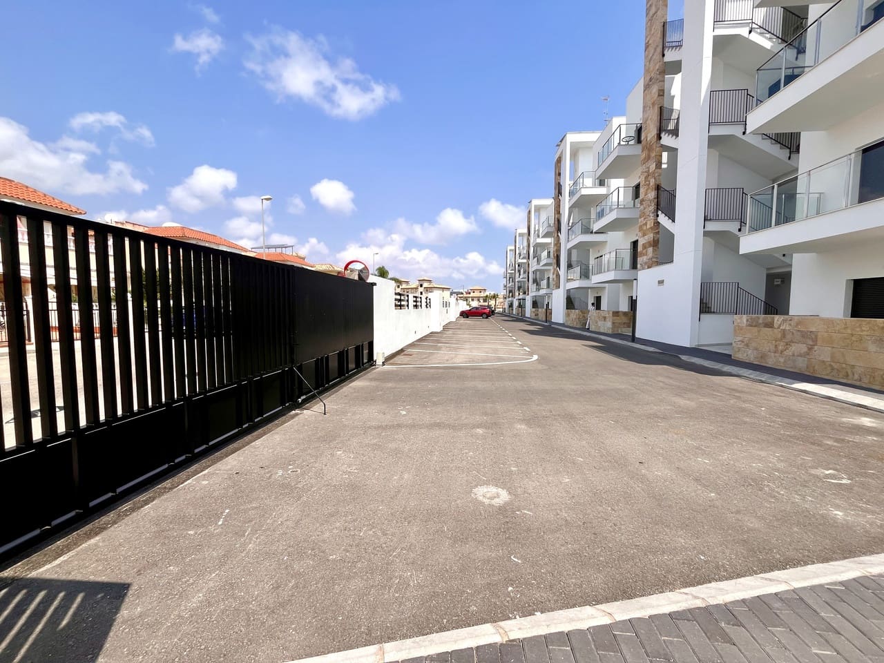 2 makuuhuone Huoneisto myytävänä paikassa La Zenia mukana uima-altaan 
autotalli - 360 000 € (Ref: 9231999)