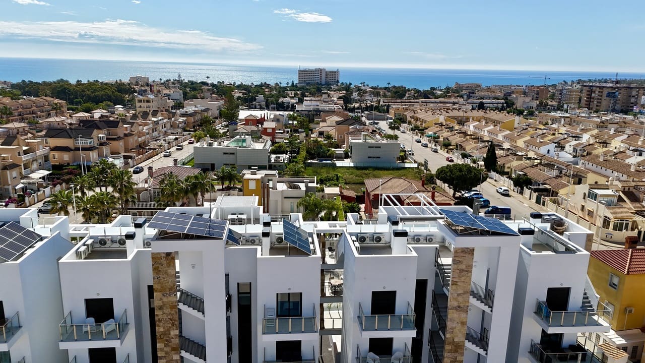 2 makuuhuone Huoneisto myytävänä paikassa La Zenia mukana uima-altaan 
autotalli - 360 000 € (Ref: 9231999)