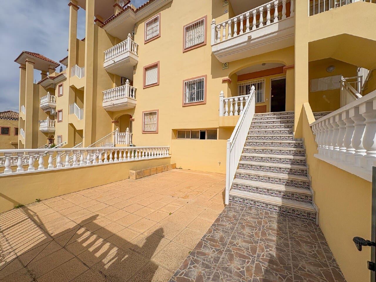 2 bedroom Apartment for sale in Villamartin with pool - € 129,500 (Ref: 9238901)