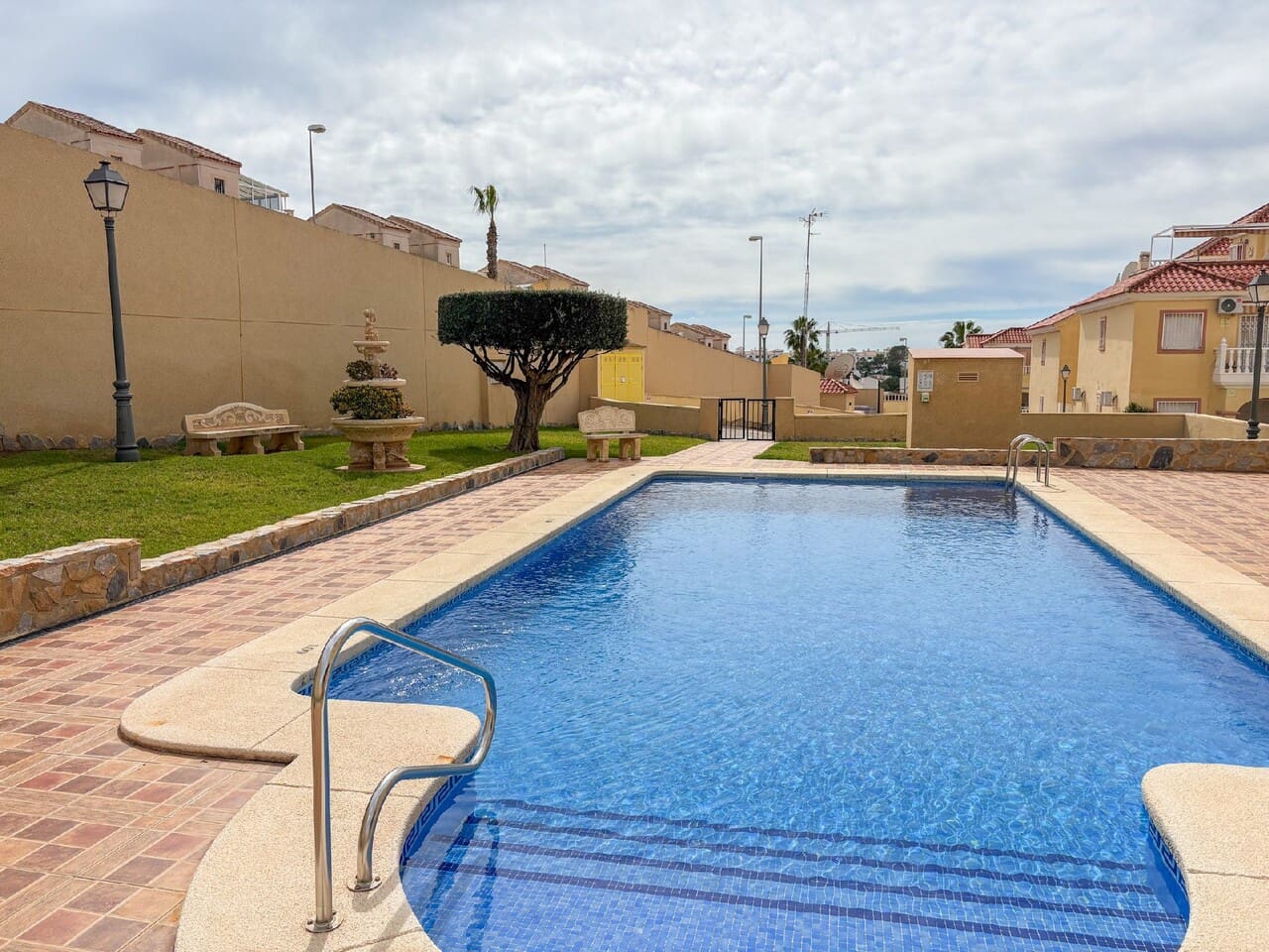 2 bedroom Apartment for sale in Villamartin with pool - € 129,500 (Ref: 9238901)