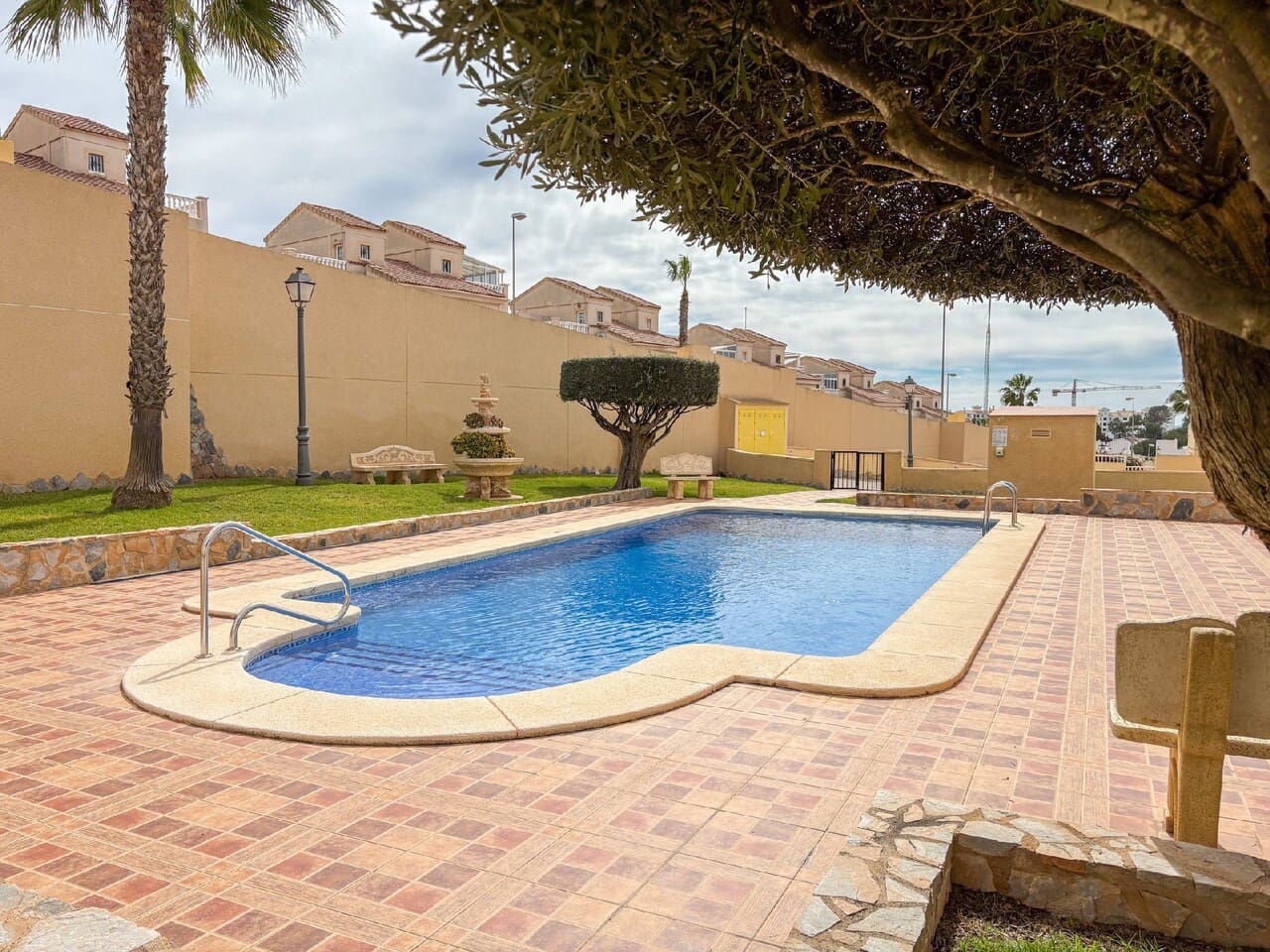 2 bedroom Apartment for sale in Villamartin with pool - € 129,500 (Ref: 9238901)