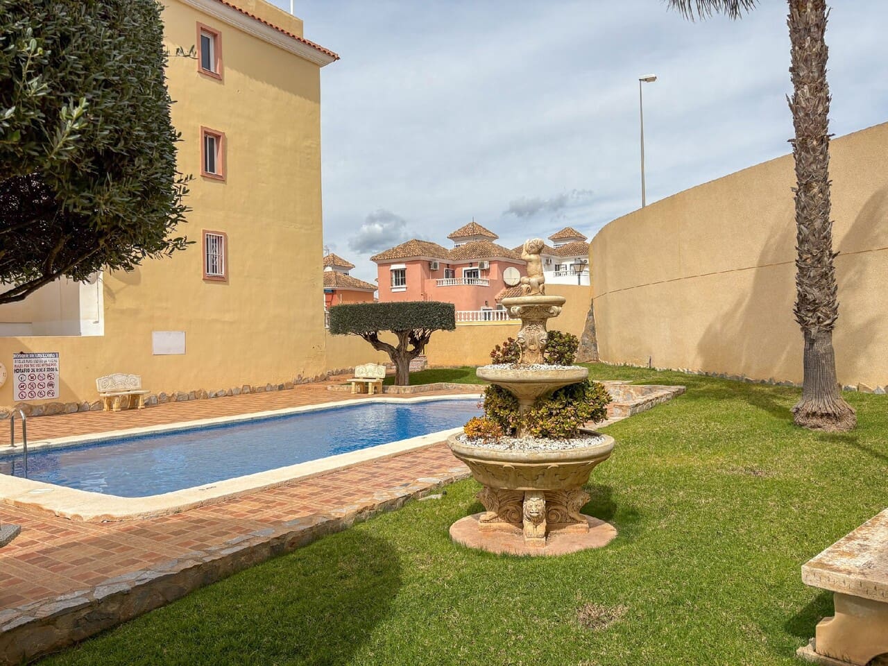 2 bedroom Apartment for sale in Villamartin with pool - € 129,500 (Ref: 9238901)