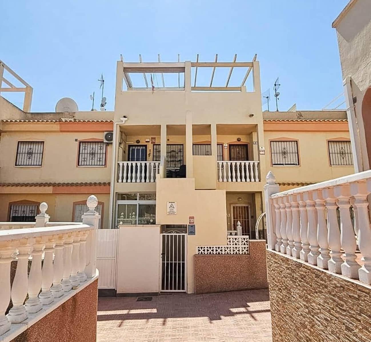 2 slaapkamer Penthouse te koop in Playa Flamenca met zwembad - € 140.000 (Ref: 9265120)