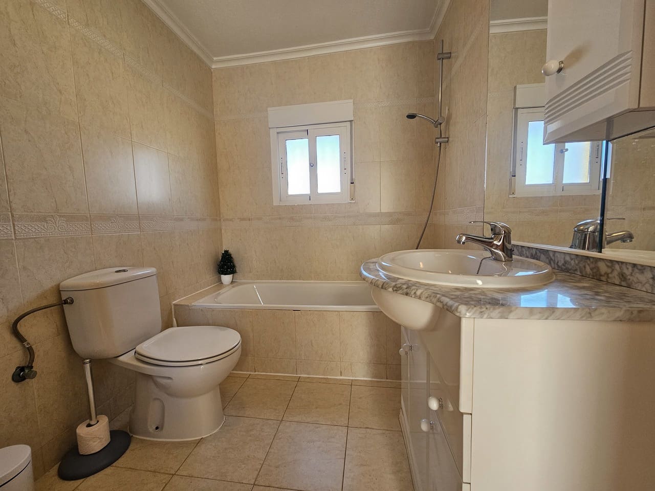 4 soverom Villa til salgs i Cabo Roig med svømmebasseng garasje - € 355 000 (Ref: 9272155)