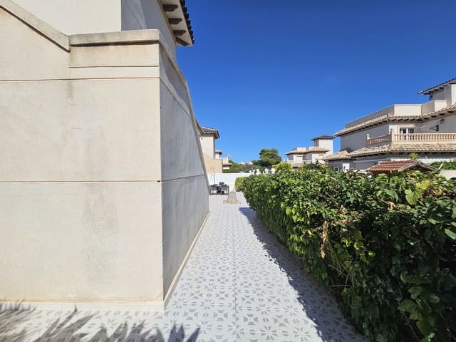 4 bedroom Villa for sale in Cabo Roig, Orihuela with pool garage - € 355,000 (Ref: 9272155)