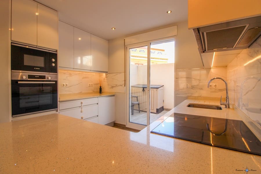 2 soveværelse Lejlighed til salg i La Zenia med swimmingpool - € 189.995 (Ref: 9272157)