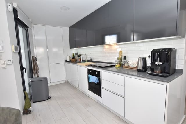 3 soverom Leilighet til salgs i Villamartin, Orihuela med svømmebasseng garasje - € 359 000 (Ref: 9283135)