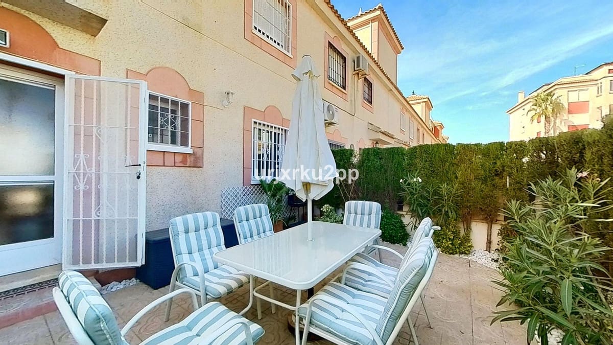 2 soverom Hus til salgs i Playa Flamenca med svømmebasseng - € 189 000 (Ref: 9288315)
