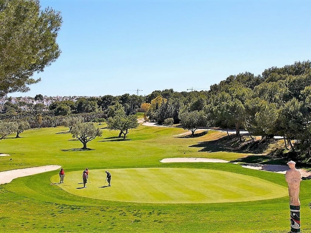 3 camera da letto Villa in vendita in La Zenia con piscina garage - 495.000 € (Rif: 9300314)