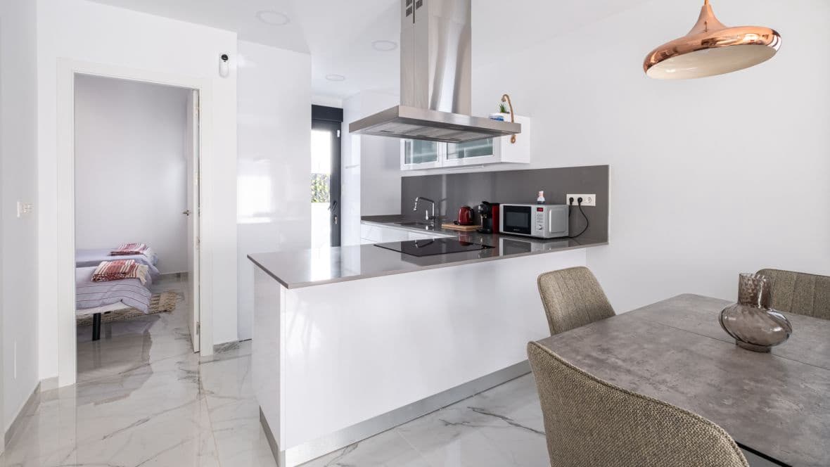 3 soveværelse Villa til salg i Torrevieja med swimmingpool garage - € 385.000 (Ref: 9300315)