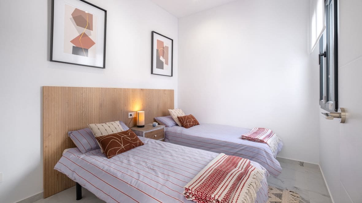 3 soveværelse Villa til salg i Torrevieja med swimmingpool garage - € 385.000 (Ref: 9300315)