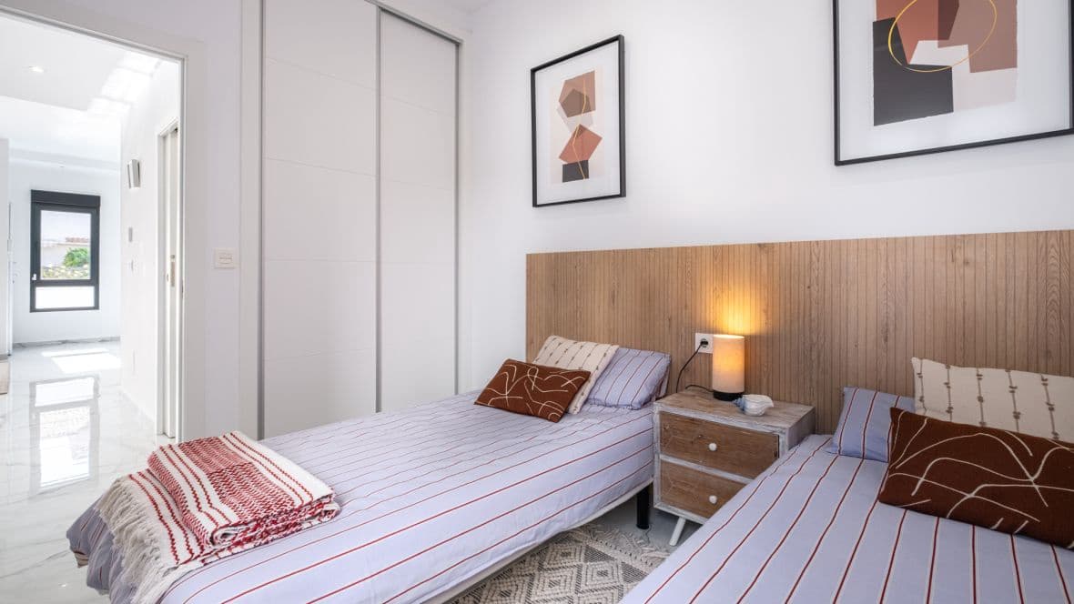 3 soveværelse Villa til salg i Torrevieja med swimmingpool garage - € 385.000 (Ref: 9300315)