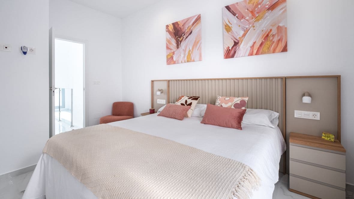 3 soveværelse Villa til salg i Torrevieja med swimmingpool garage - € 385.000 (Ref: 9300315)