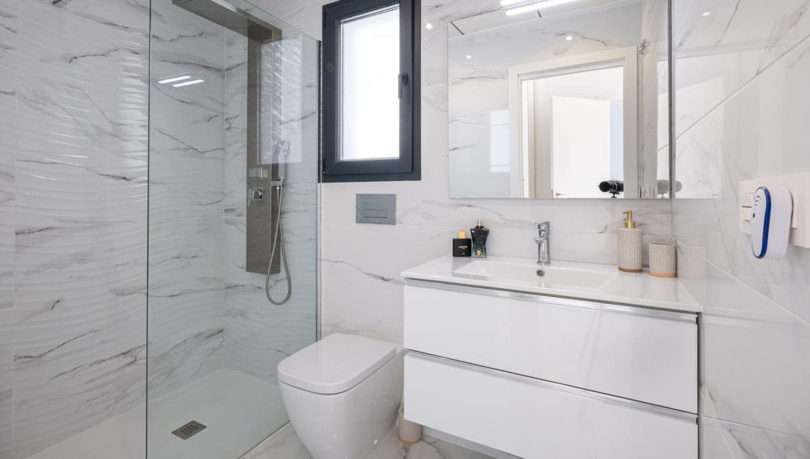 3 soveværelse Villa til salg i Torrevieja med swimmingpool garage - € 385.000 (Ref: 9300315)