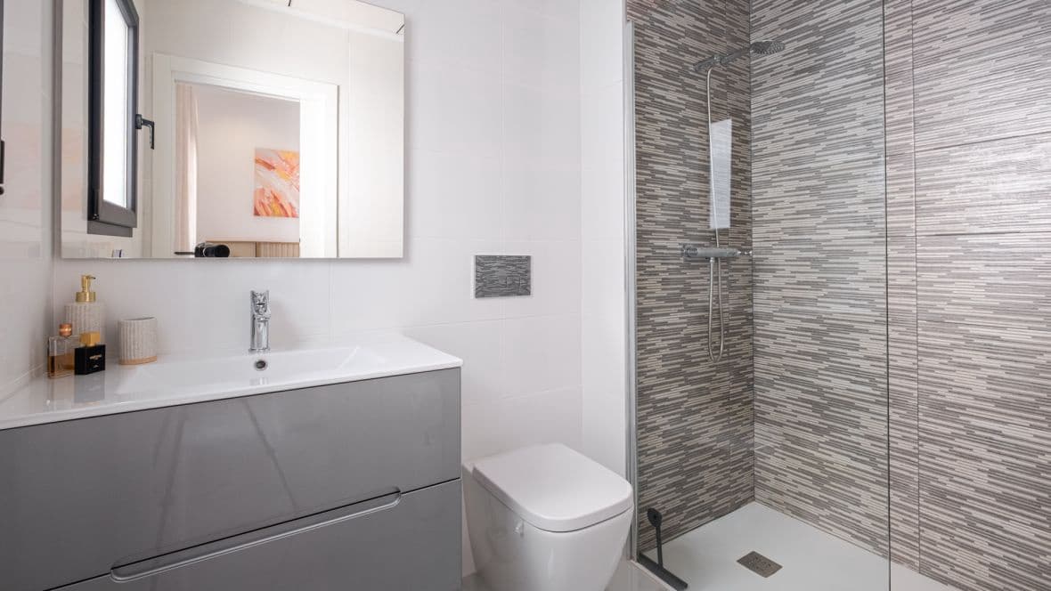 3 soveværelse Villa til salg i Torrevieja med swimmingpool garage - € 385.000 (Ref: 9300315)