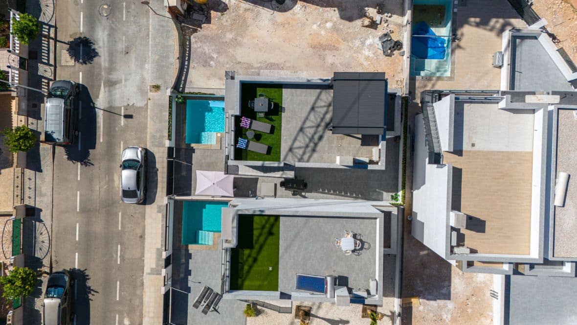 3 soveværelse Villa til salg i Torrevieja med swimmingpool garage - € 385.000 (Ref: 9300315)