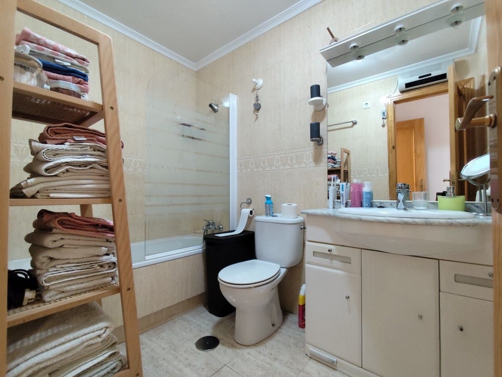 2 soveværelse Lejlighed til salg i Playa Flamenca med swimmingpool - € 219.000 (Ref: 9300323)