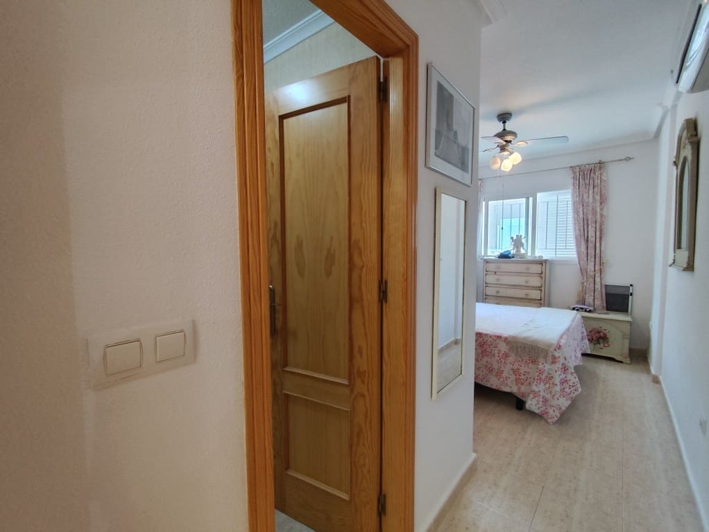 2 soveværelse Lejlighed til salg i Playa Flamenca med swimmingpool - € 219.000 (Ref: 9300323)