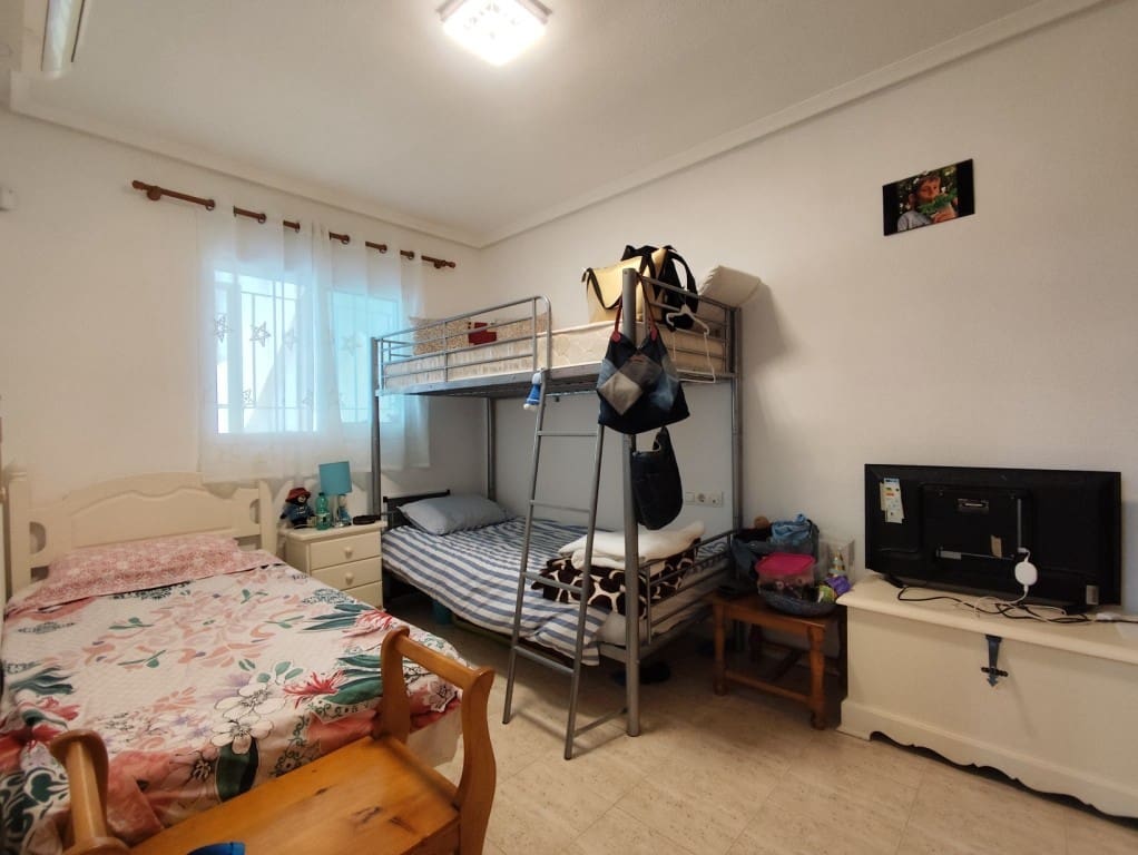 2 soveværelse Lejlighed til salg i Playa Flamenca med swimmingpool - € 219.000 (Ref: 9300323)