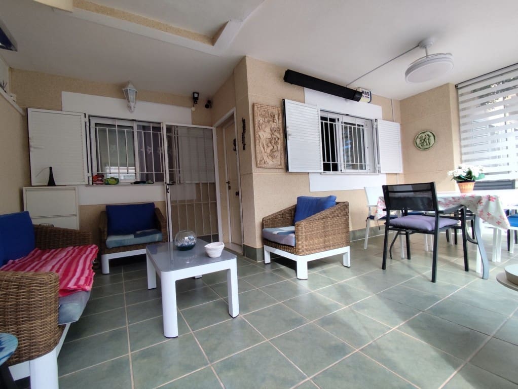 2 soveværelse Lejlighed til salg i Playa Flamenca med swimmingpool - € 219.000 (Ref: 9300323)