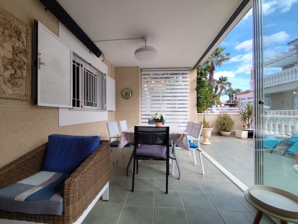 2 soveværelse Lejlighed til salg i Playa Flamenca med swimmingpool - € 219.000 (Ref: 9300323)