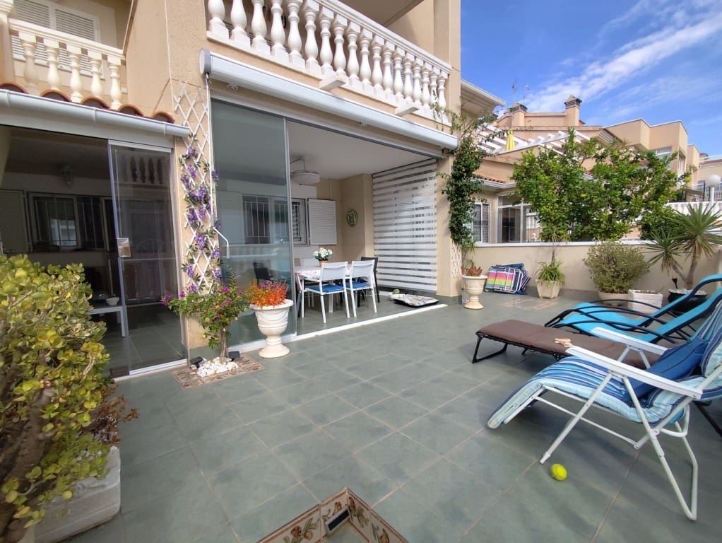 2 soveværelse Lejlighed til salg i Playa Flamenca med swimmingpool - € 219.000 (Ref: 9300323)